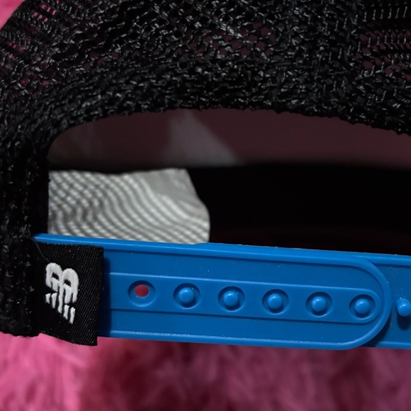 New Balance SnapBack Essentials Adjustable Trucker Hat - Picture 3 of 8